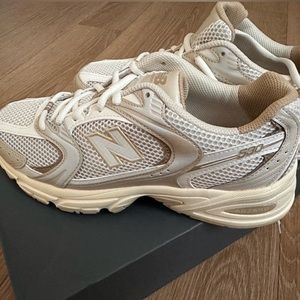 New Balance beige Angora sneakers